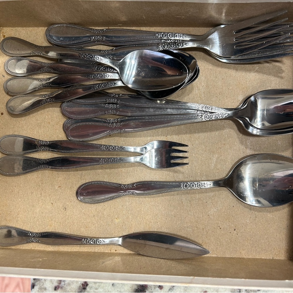 Classic Silver Dining Utensils by northland **note not a complete set***